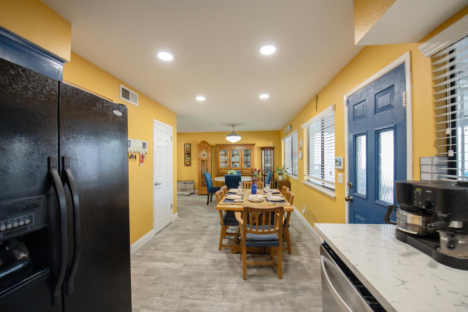 1915 W Santa Ana Ave, Fresno, CA 93705