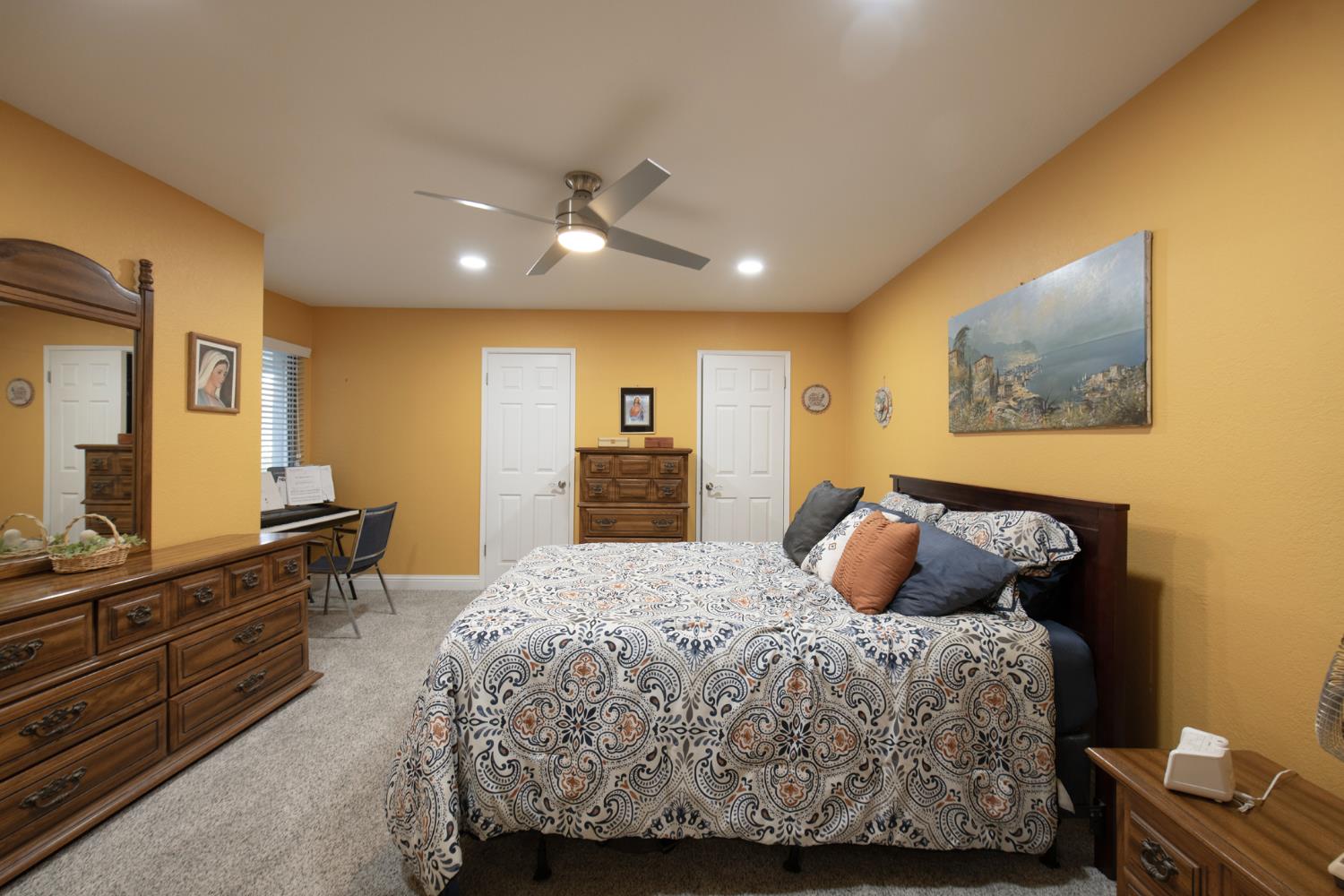 1915 W Santa Ana Ave, Fresno, CA 93705