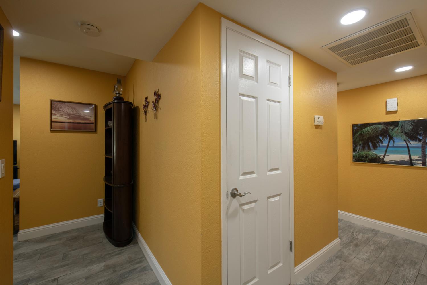 1915 W Santa Ana Ave, Fresno, CA 93705