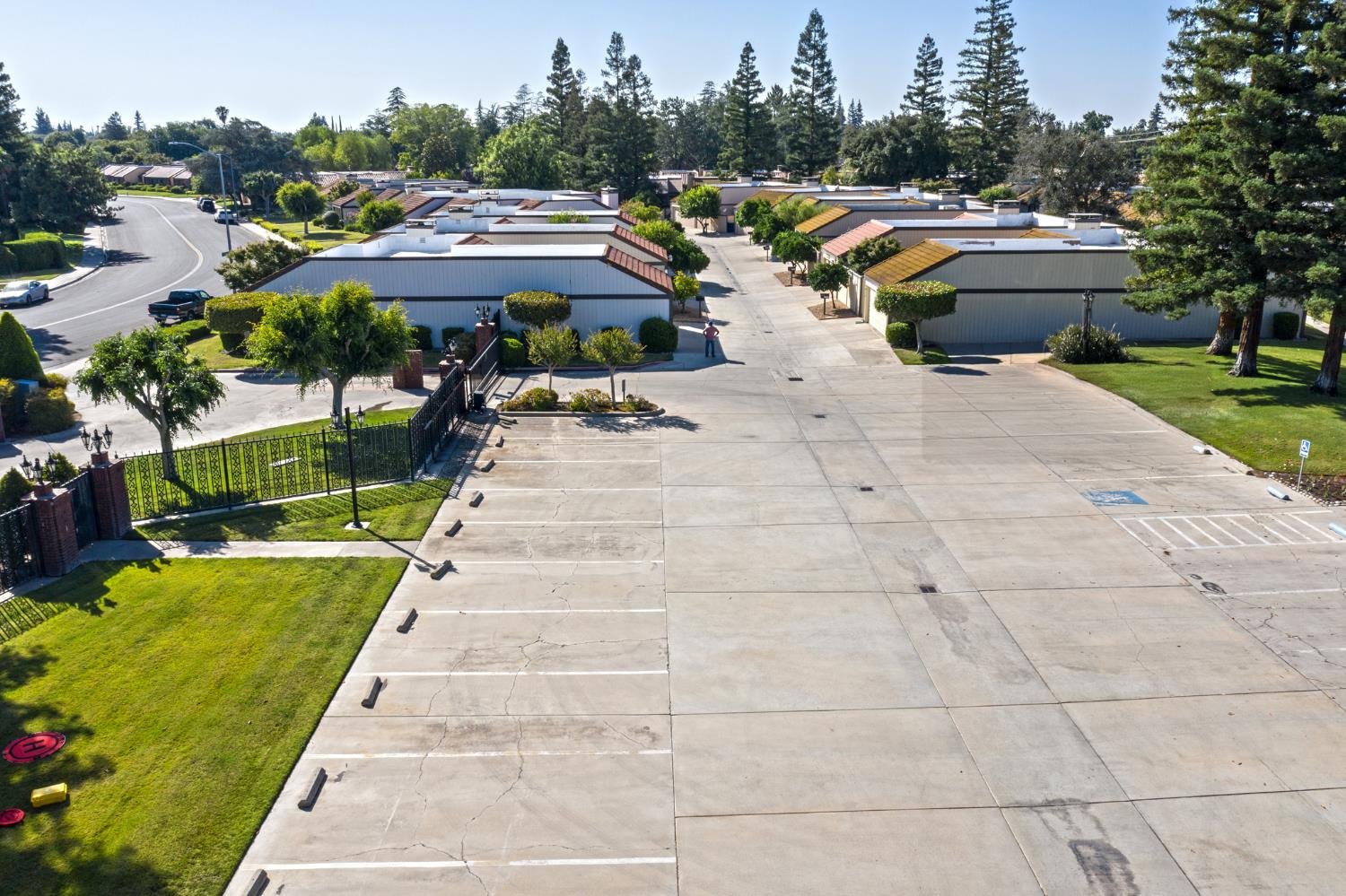 1915 W Santa Ana Ave, Fresno, CA 93705