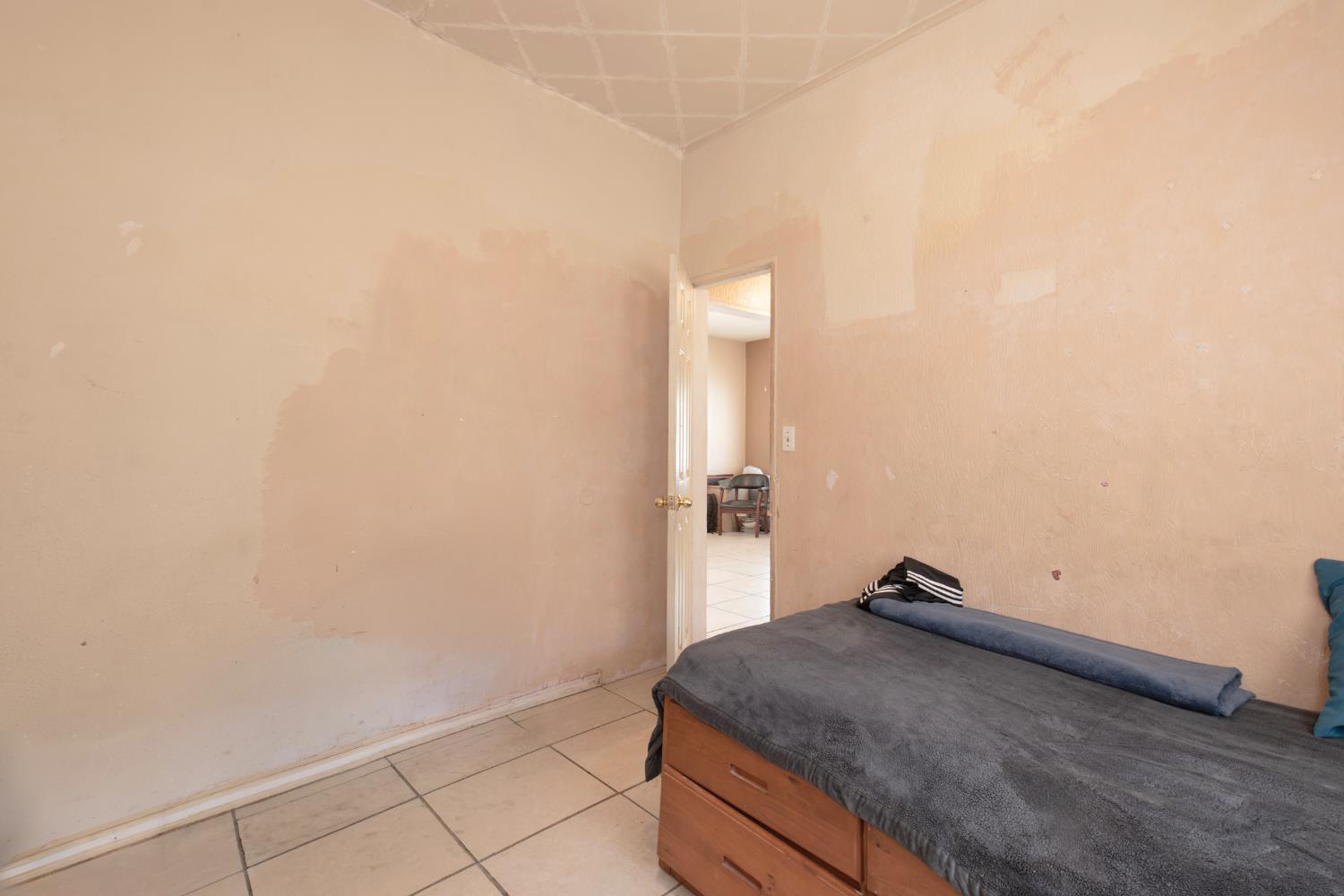 3829 E Iowa Ave, Fresno, CA 93702