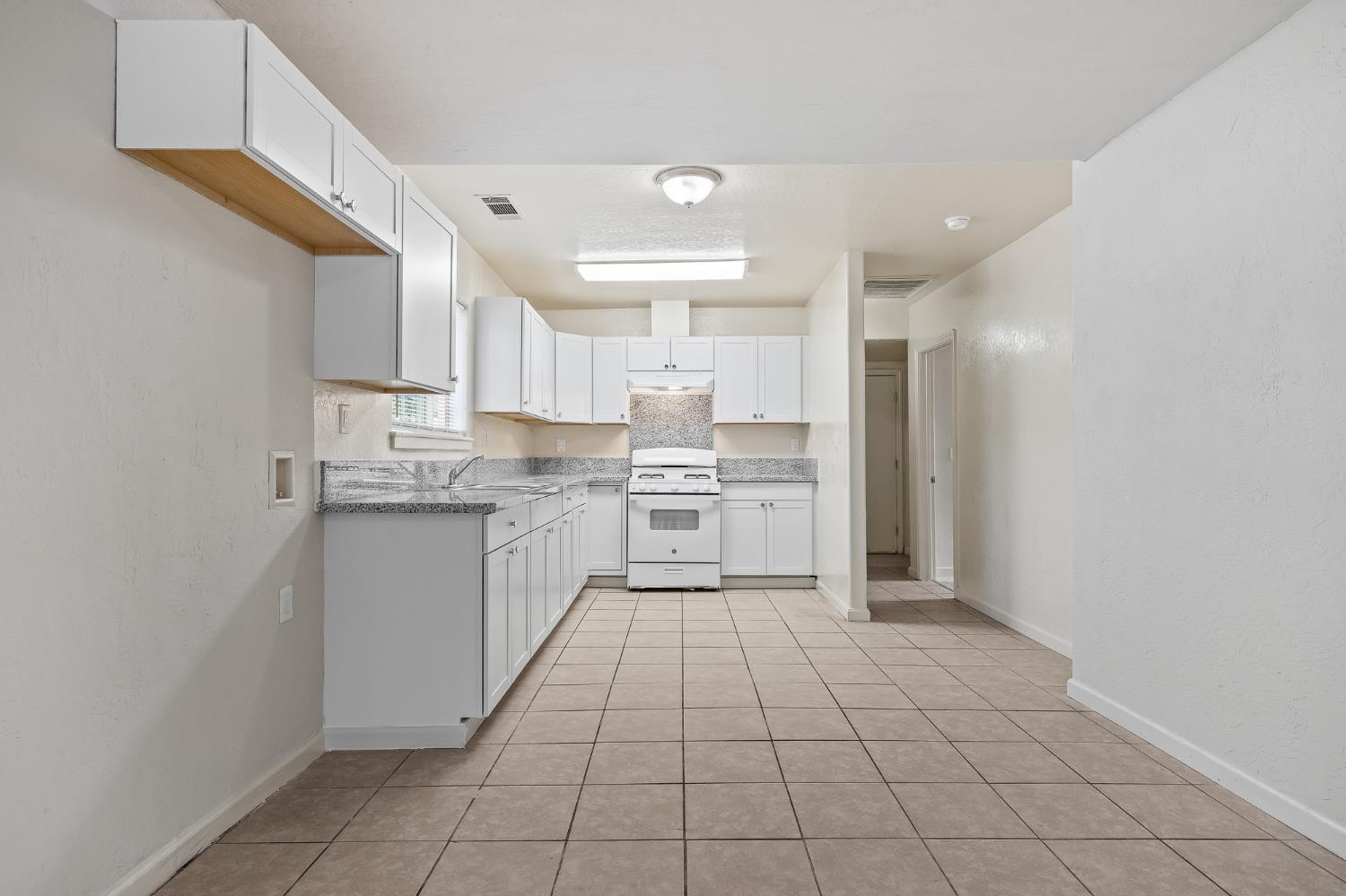 3323 E Tulare St, Fresno, CA 93702