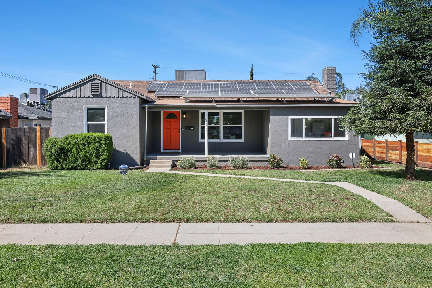 913 E Garland Ave, Fresno, CA 93704
