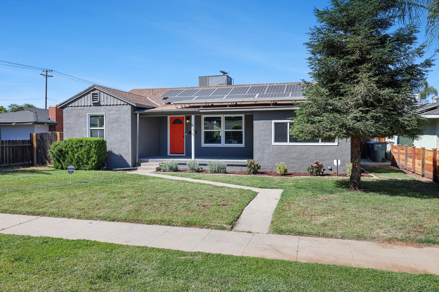 913 E Garland Ave, Fresno, CA 93704