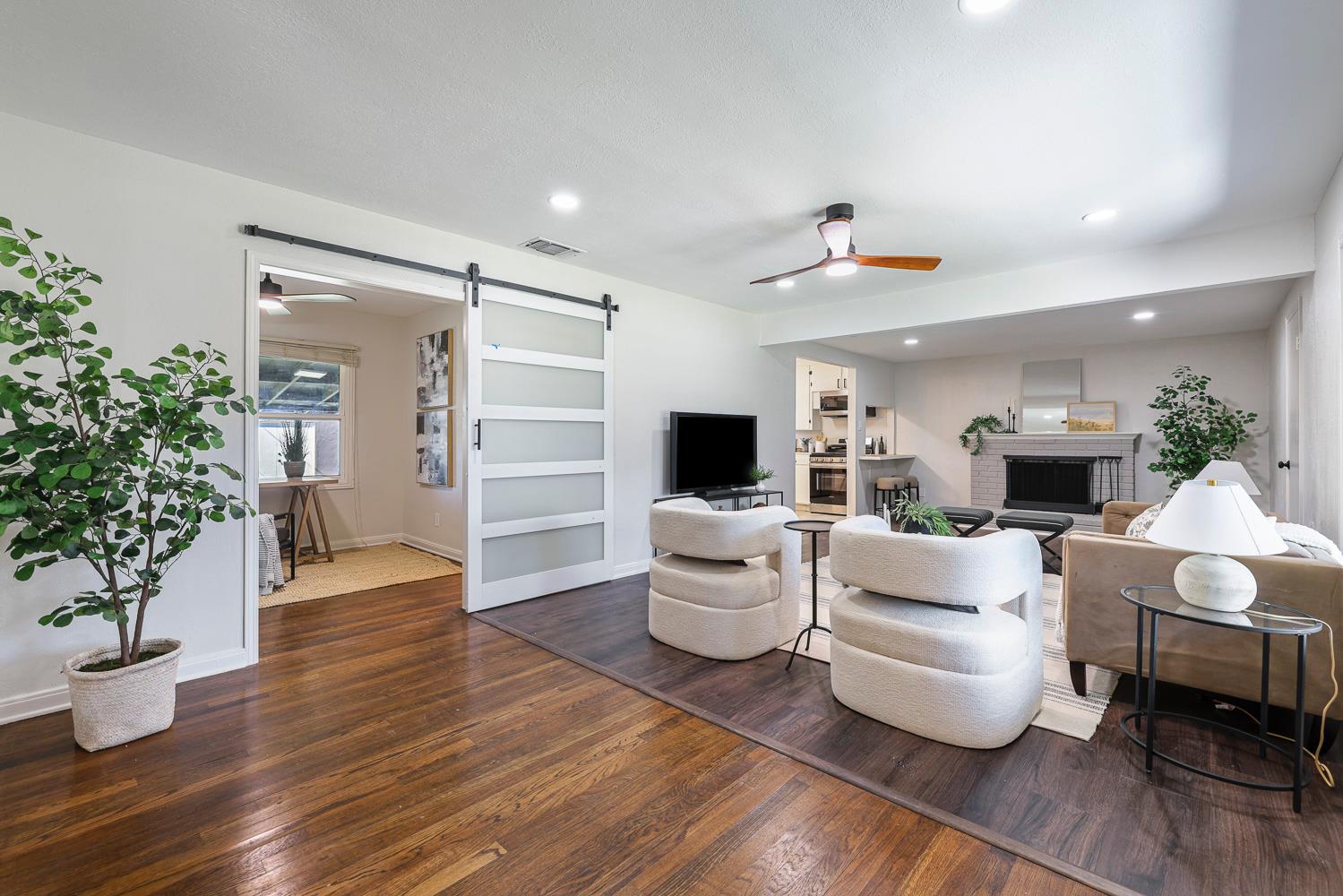 913 E Garland Ave, Fresno, CA 93704