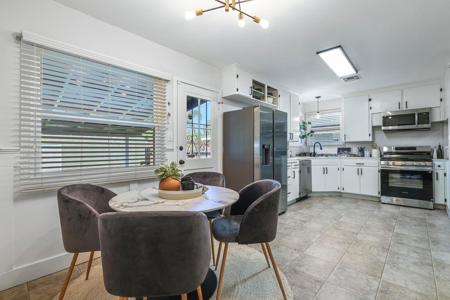 913 E Garland Ave, Fresno, CA 93704