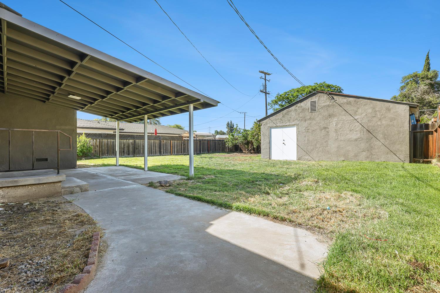 913 E Garland Ave, Fresno, CA 93704