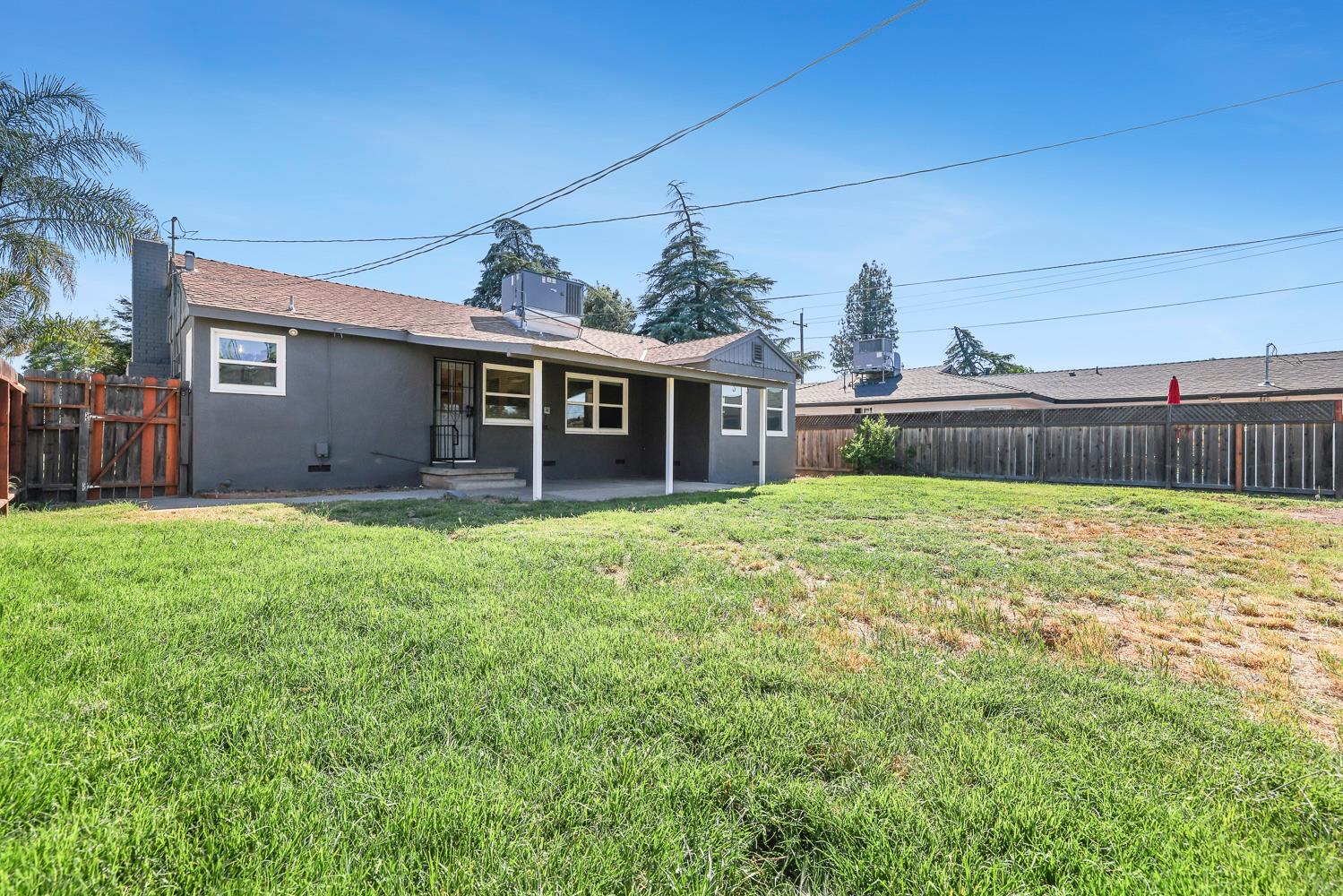 913 E Garland Ave, Fresno, CA 93704