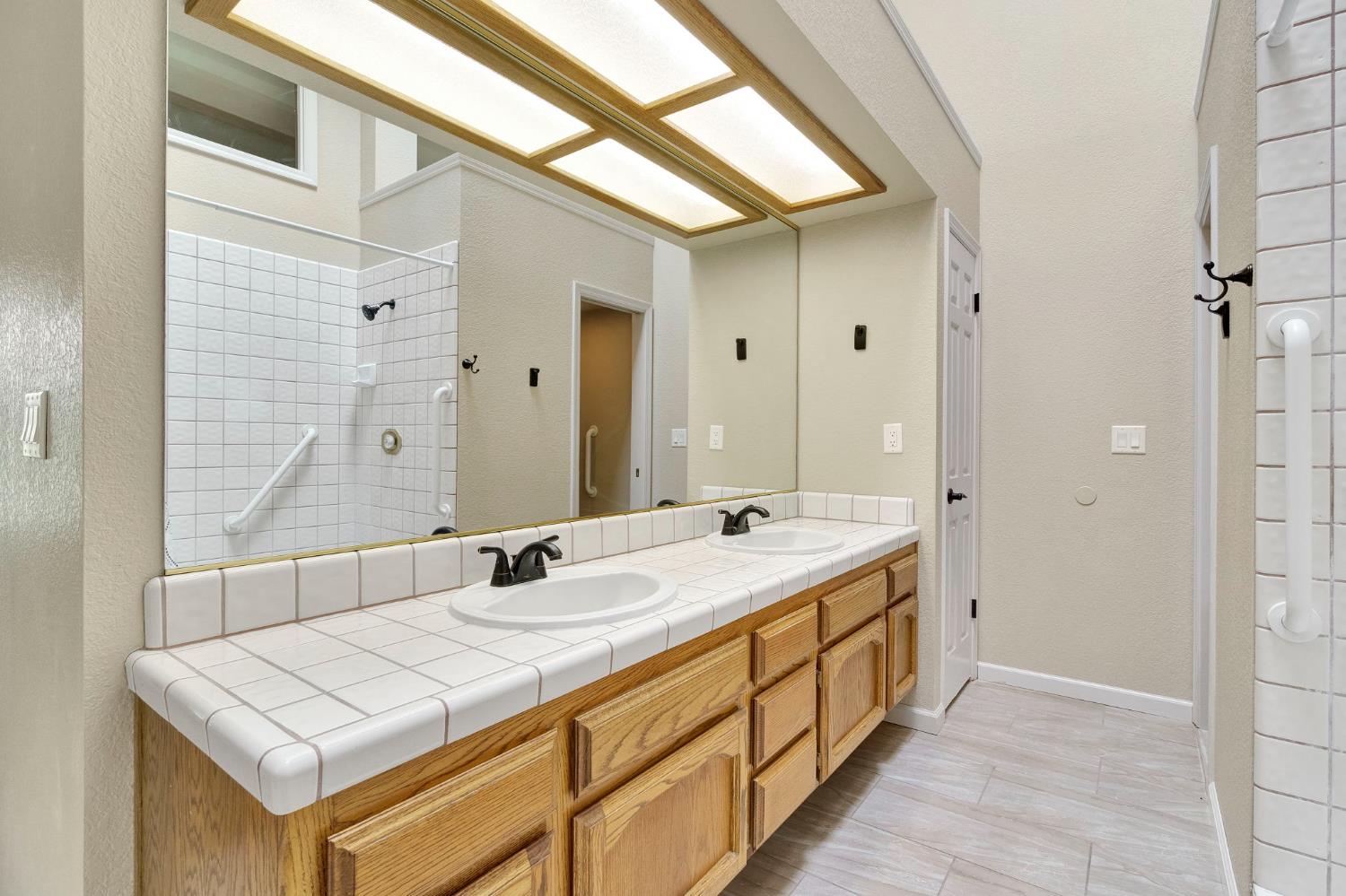 1229 W Bullard #114, Fresno, CA 93711