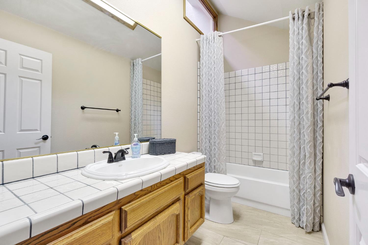 1229 W Bullard #114, Fresno, CA 93711