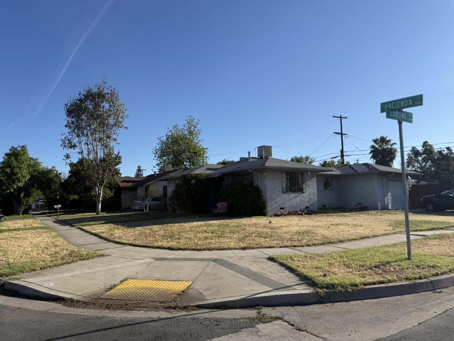 3856 N Hacienda Dr, Fresno, CA 93705