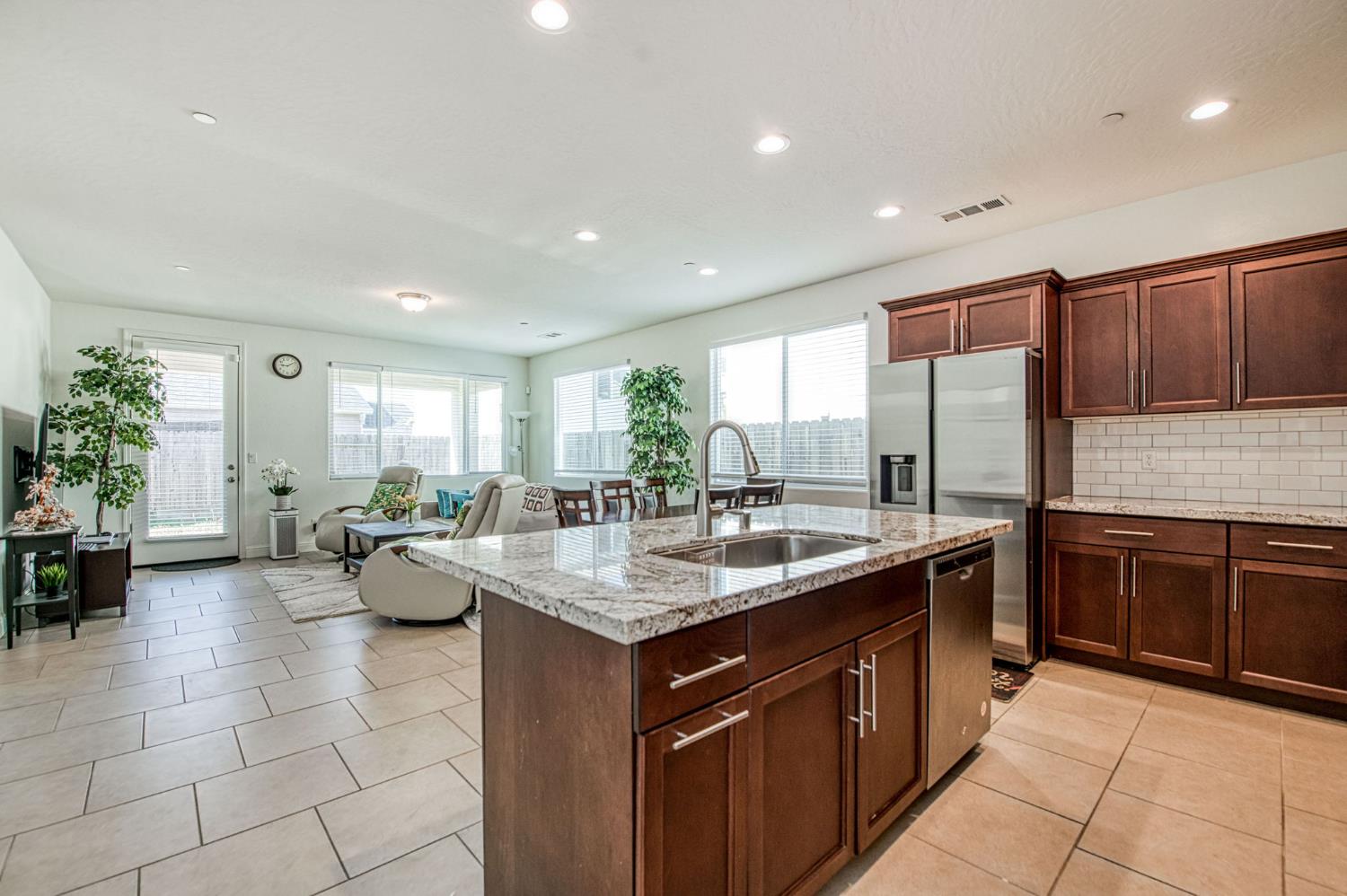 3852 Morris Ave, Clovis, CA 93619