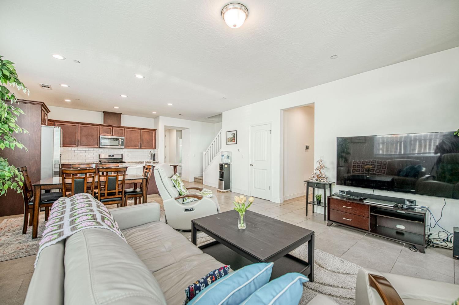 3852 Morris Ave, Clovis, CA 93619