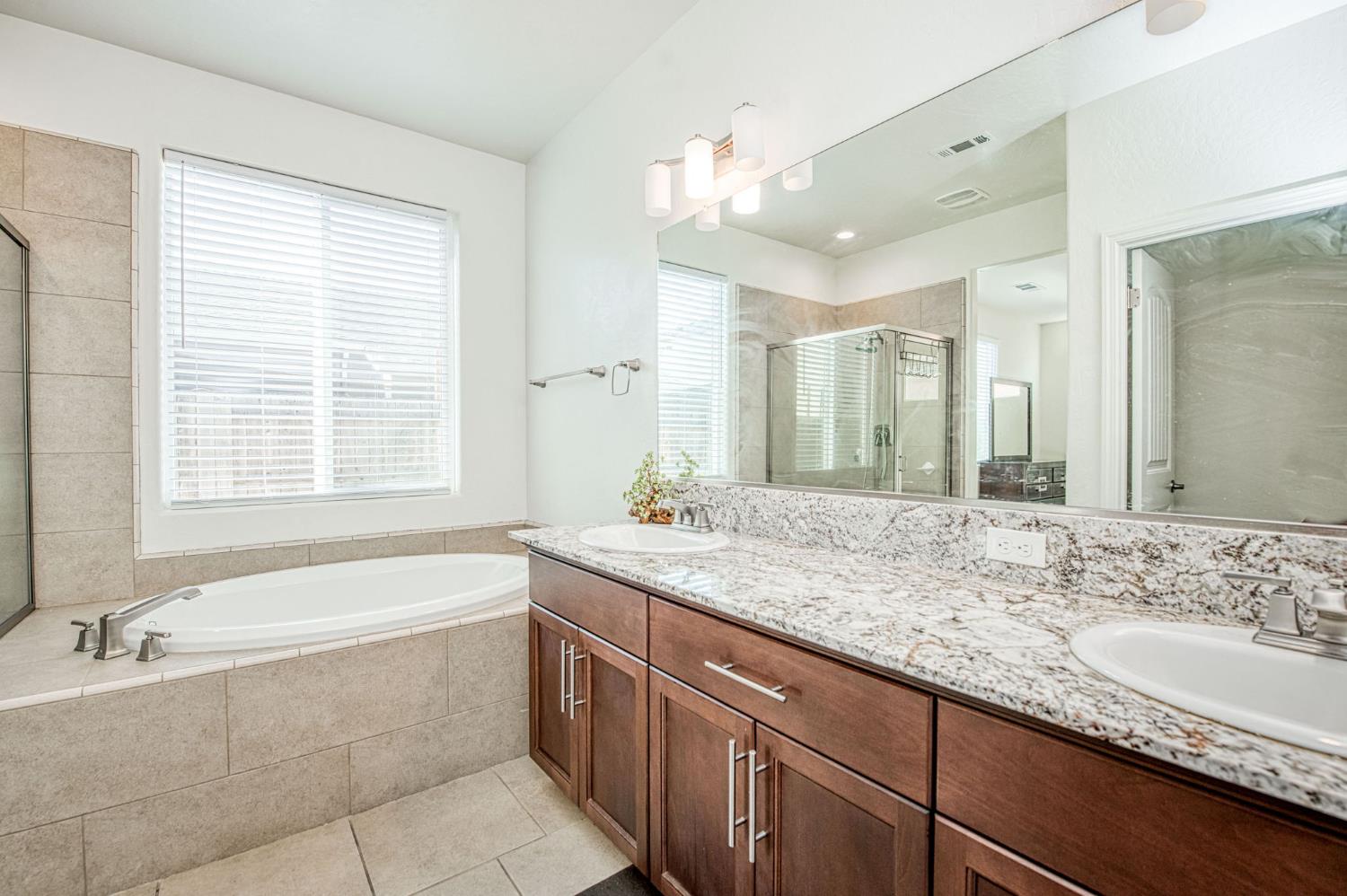 3852 Morris Ave, Clovis, CA 93619