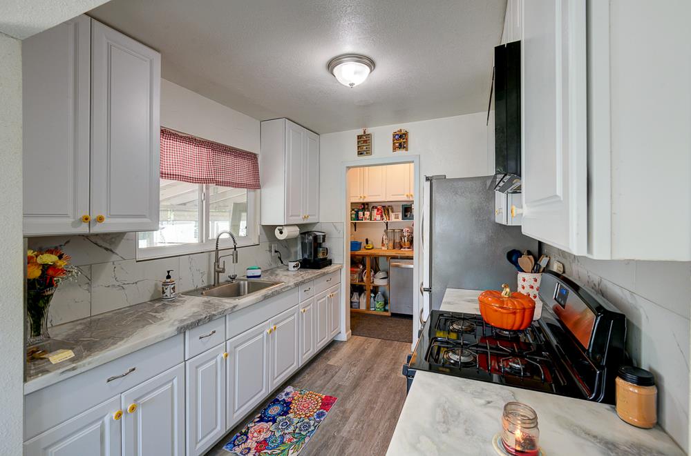 2973 E Simpson Ave, Fresno, CA 93703