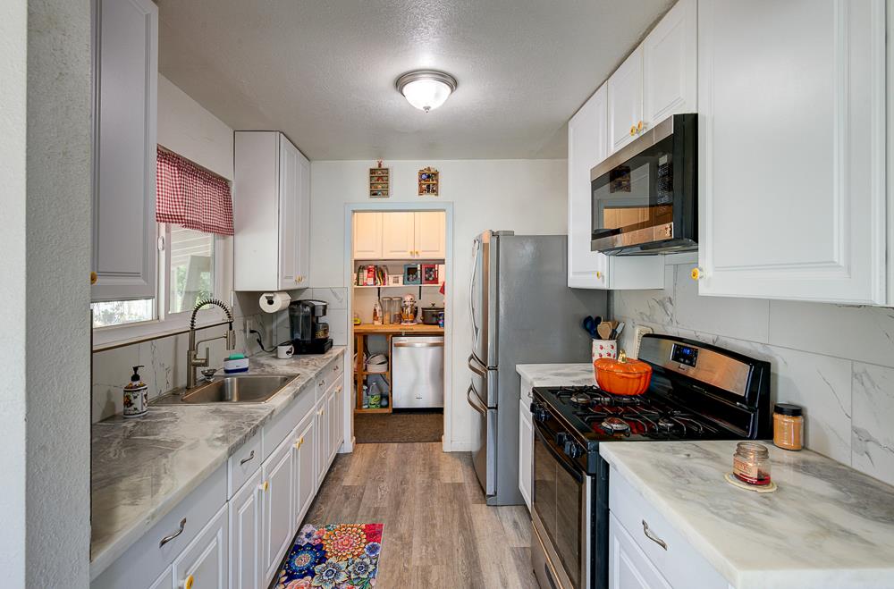 2973 E Simpson Ave, Fresno, CA 93703