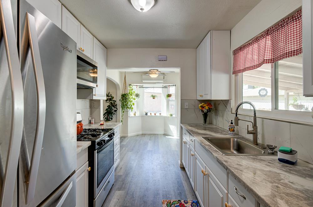 2973 E Simpson Ave, Fresno, CA 93703