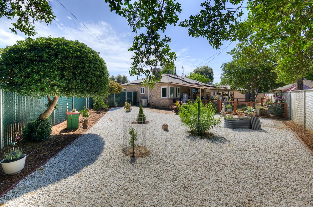 2973 E Simpson Ave, Fresno, CA 93703