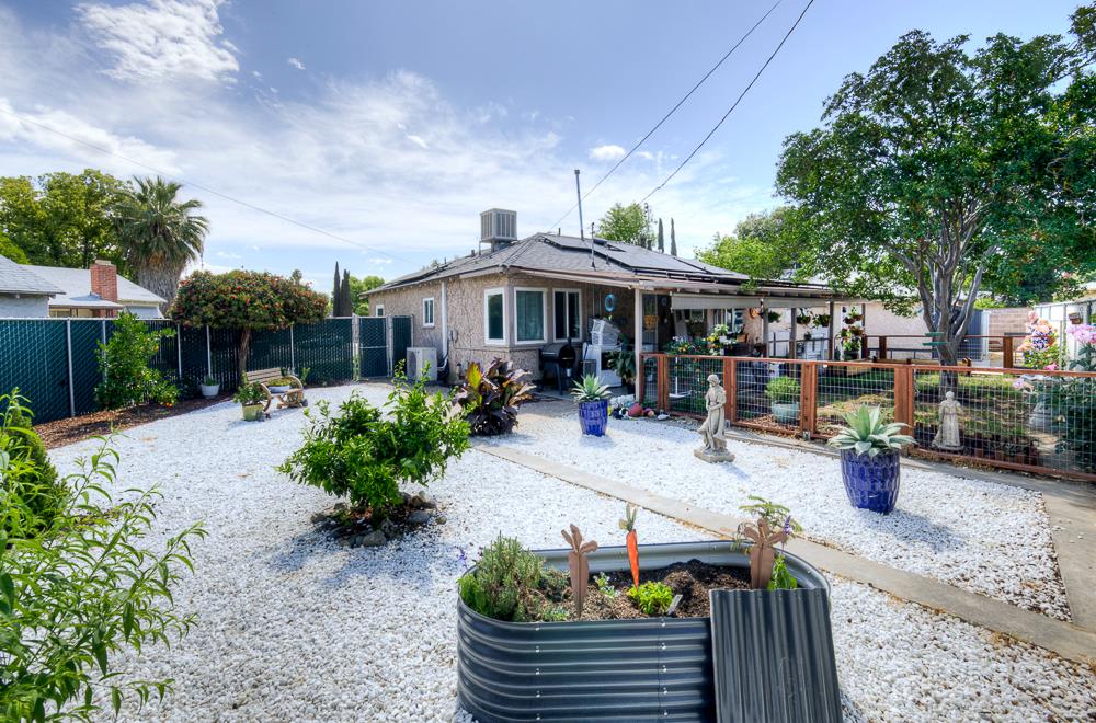 2973 E Simpson Ave, Fresno, CA 93703