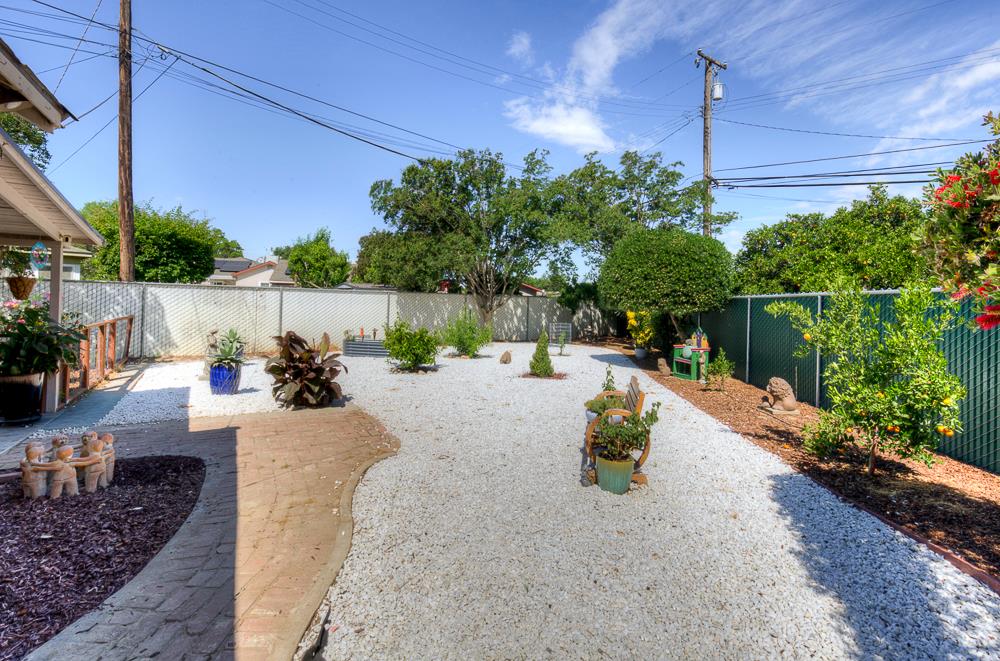 2973 E Simpson Ave, Fresno, CA 93703