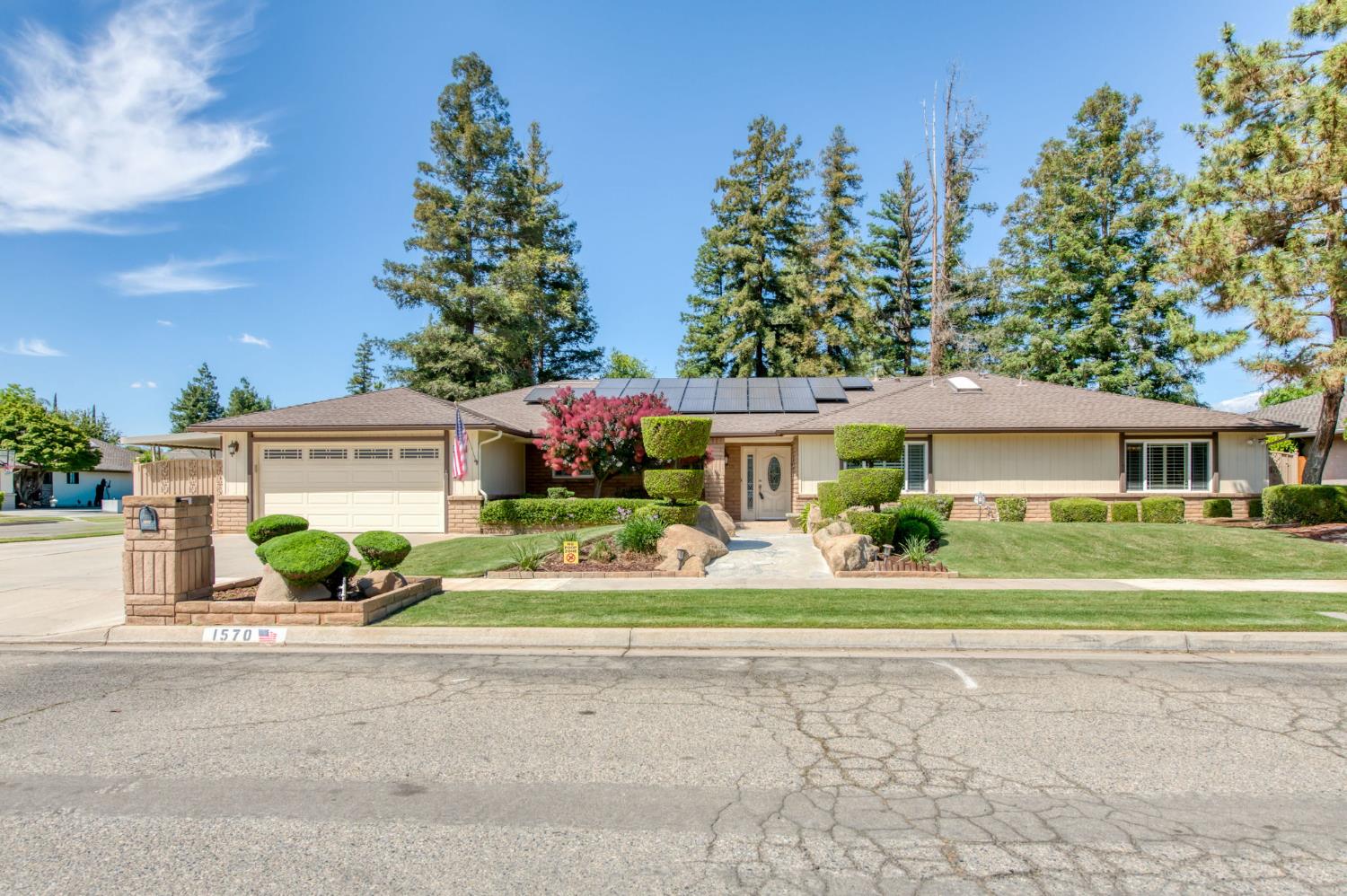 1570 W Warner, Fresno, CA 93711