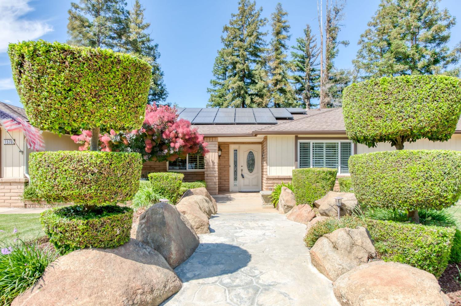 1570 W Warner, Fresno, CA 93711