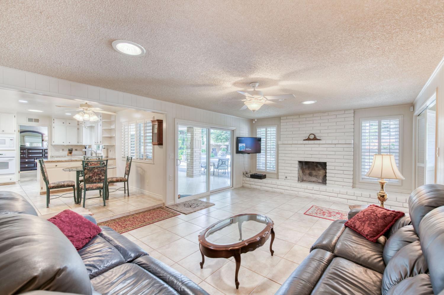 1570 W Warner, Fresno, CA 93711