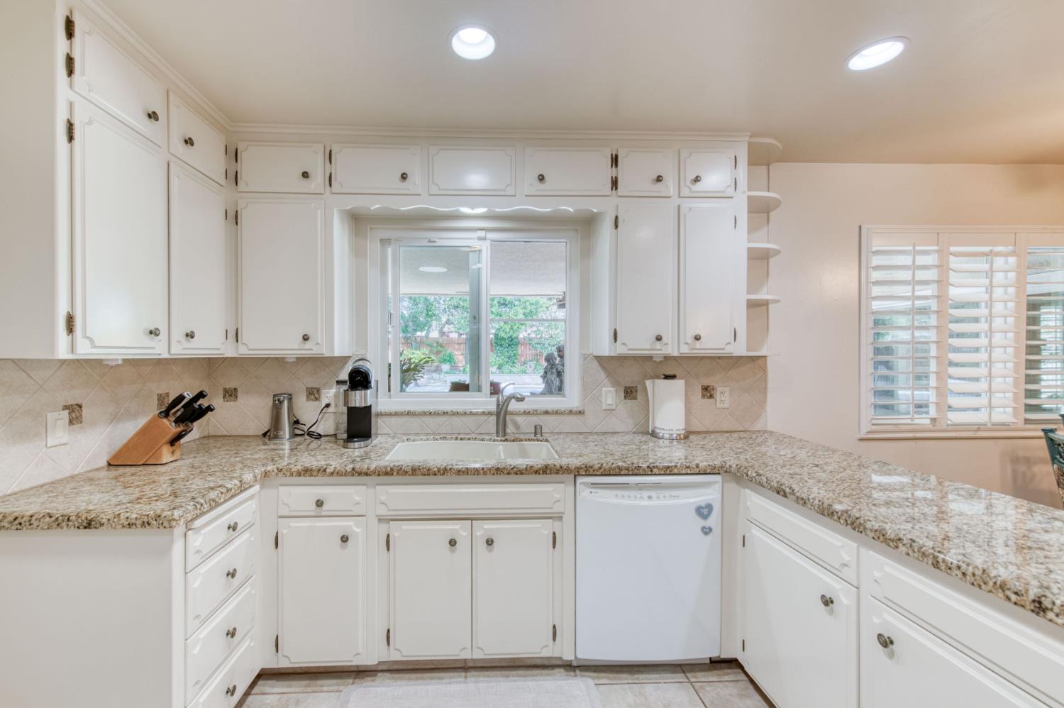 1570 W Warner, Fresno, CA 93711