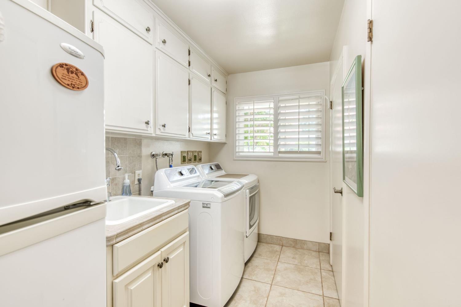 1570 W Warner, Fresno, CA 93711