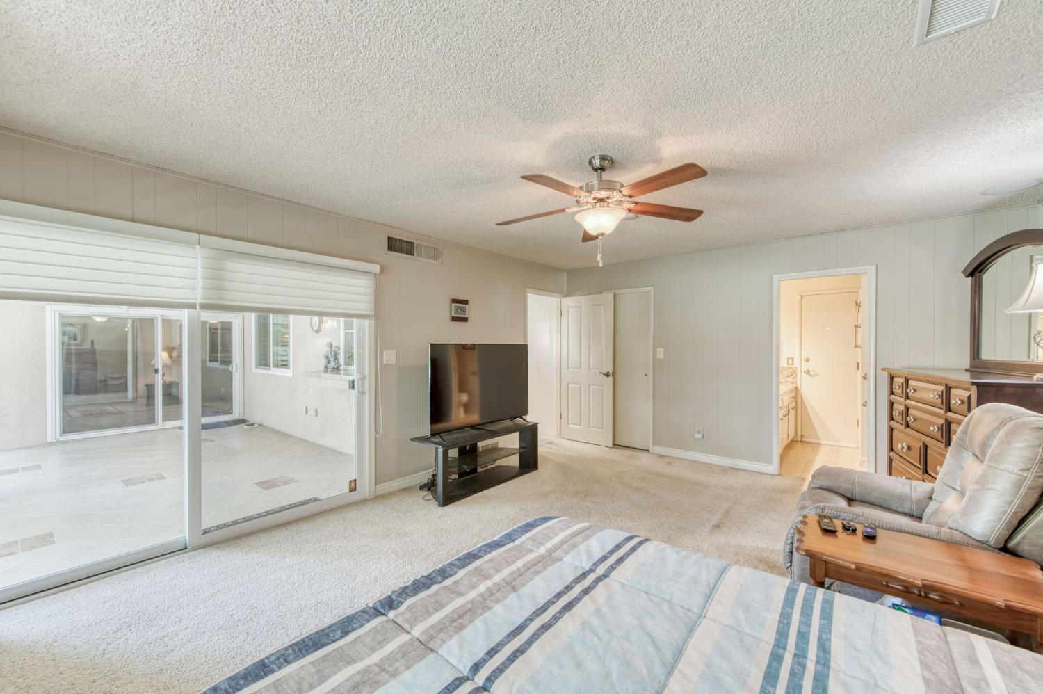 1570 W Warner, Fresno, CA 93711