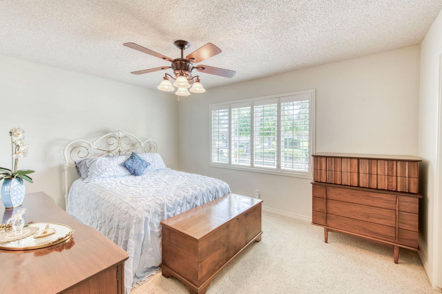 1570 W Warner, Fresno, CA 93711