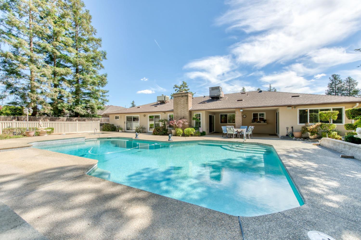 1570 W Warner, Fresno, CA 93711