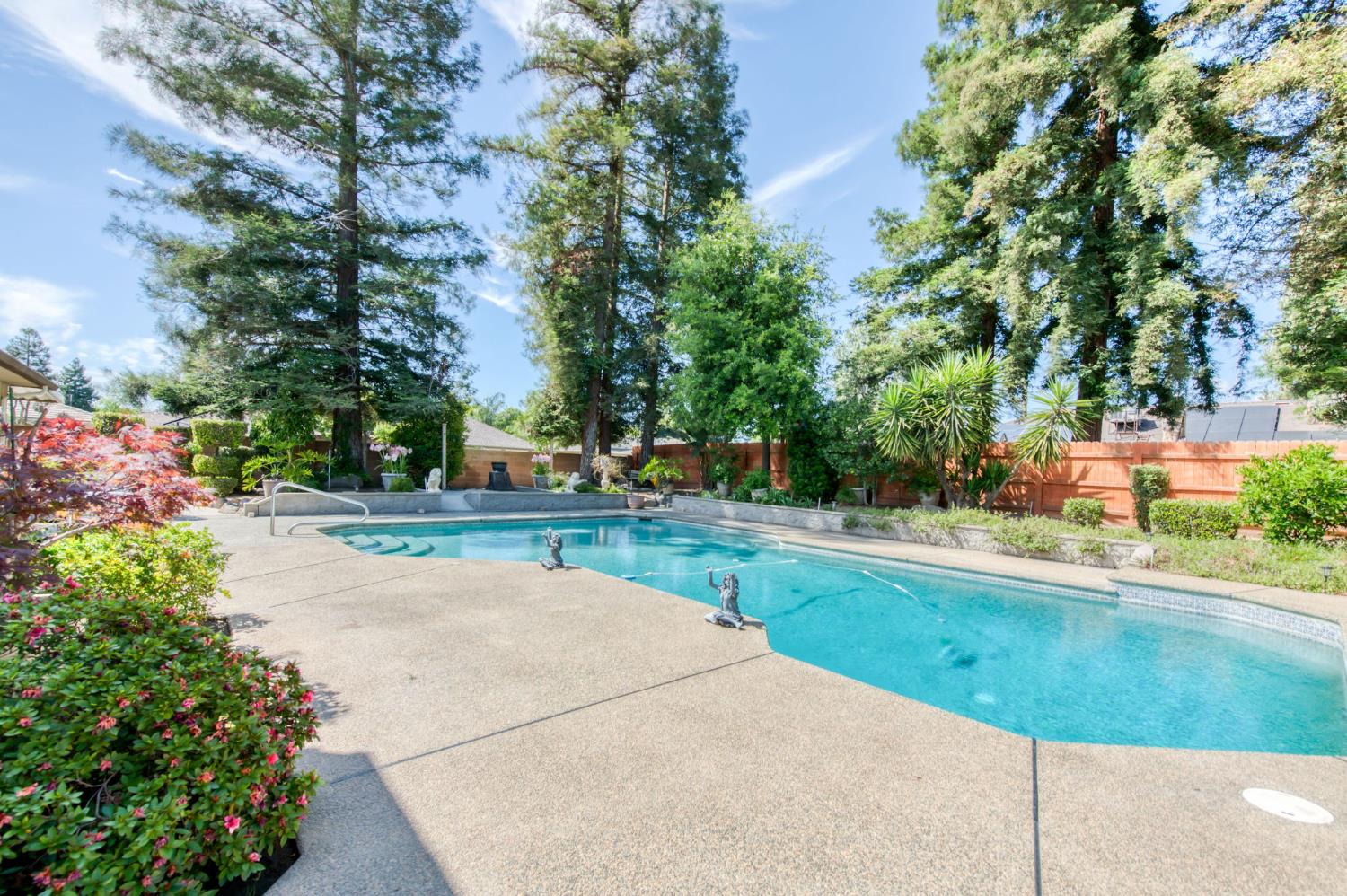 1570 W Warner, Fresno, CA 93711