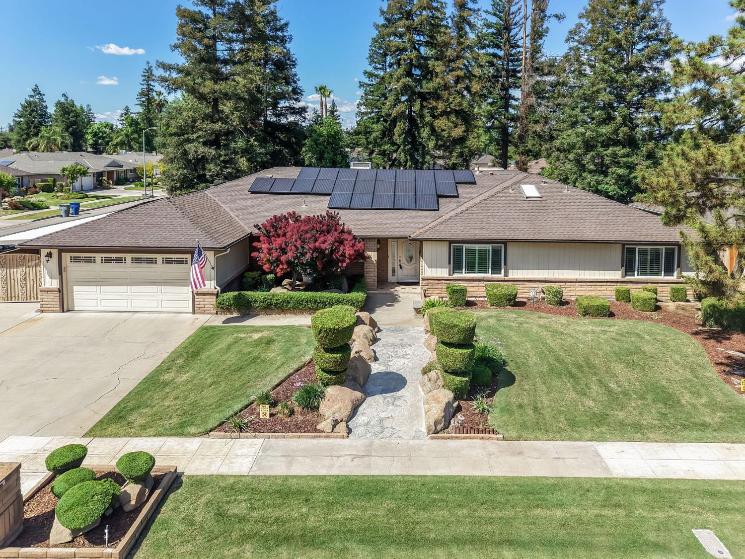 1570 W Warner, Fresno, CA 93711