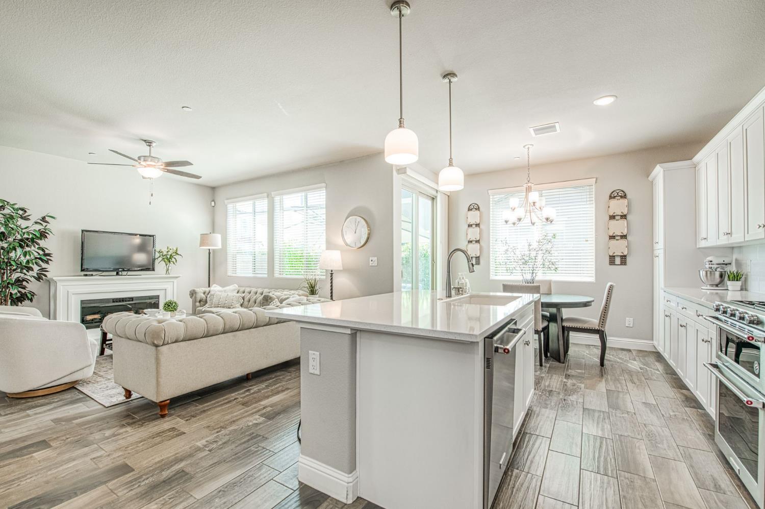 1453 E Via Viola Way, Fresno, CA 93730