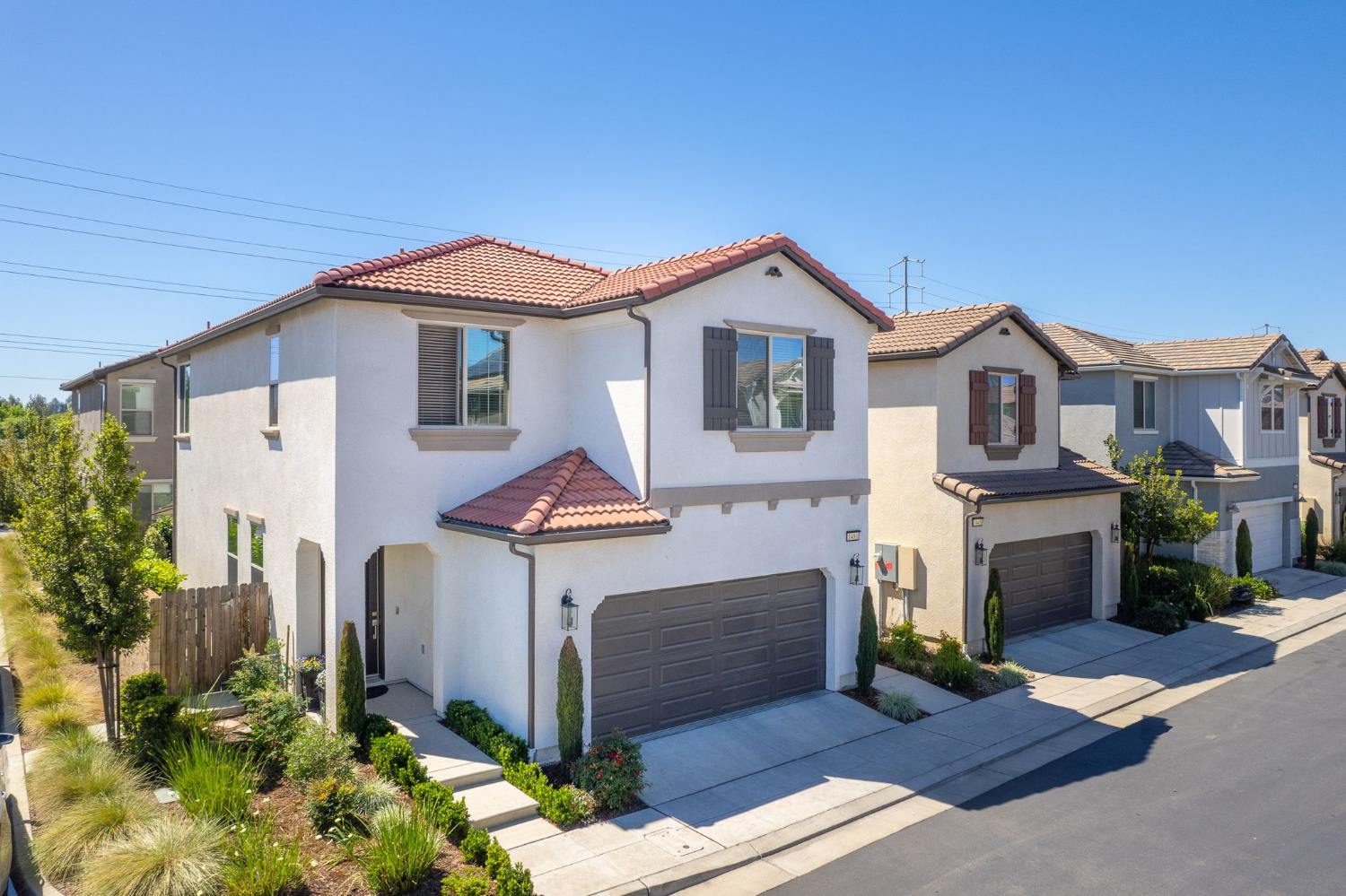 1453 E Via Viola Way, Fresno, CA 93730