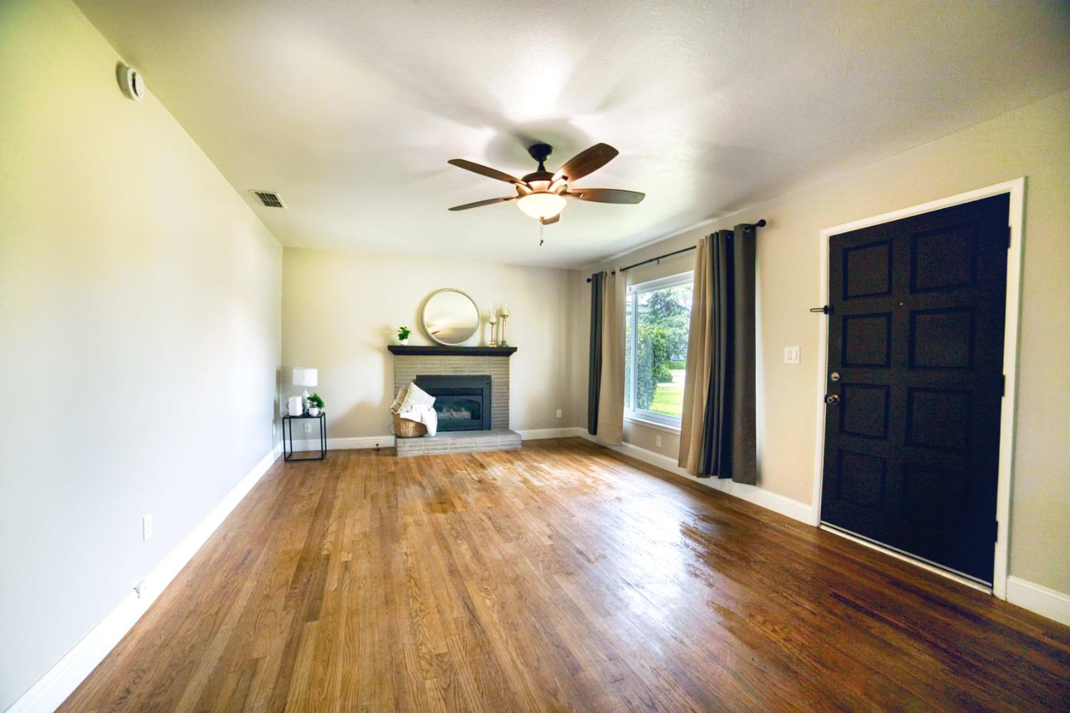 1712 W 5Th St, Madera, CA 93637