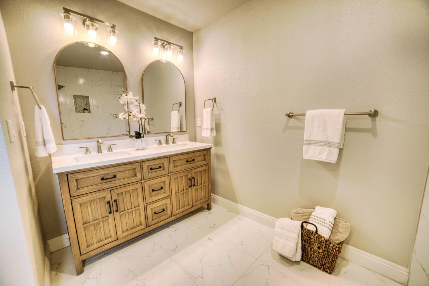 1712 W 5Th St, Madera, CA 93637