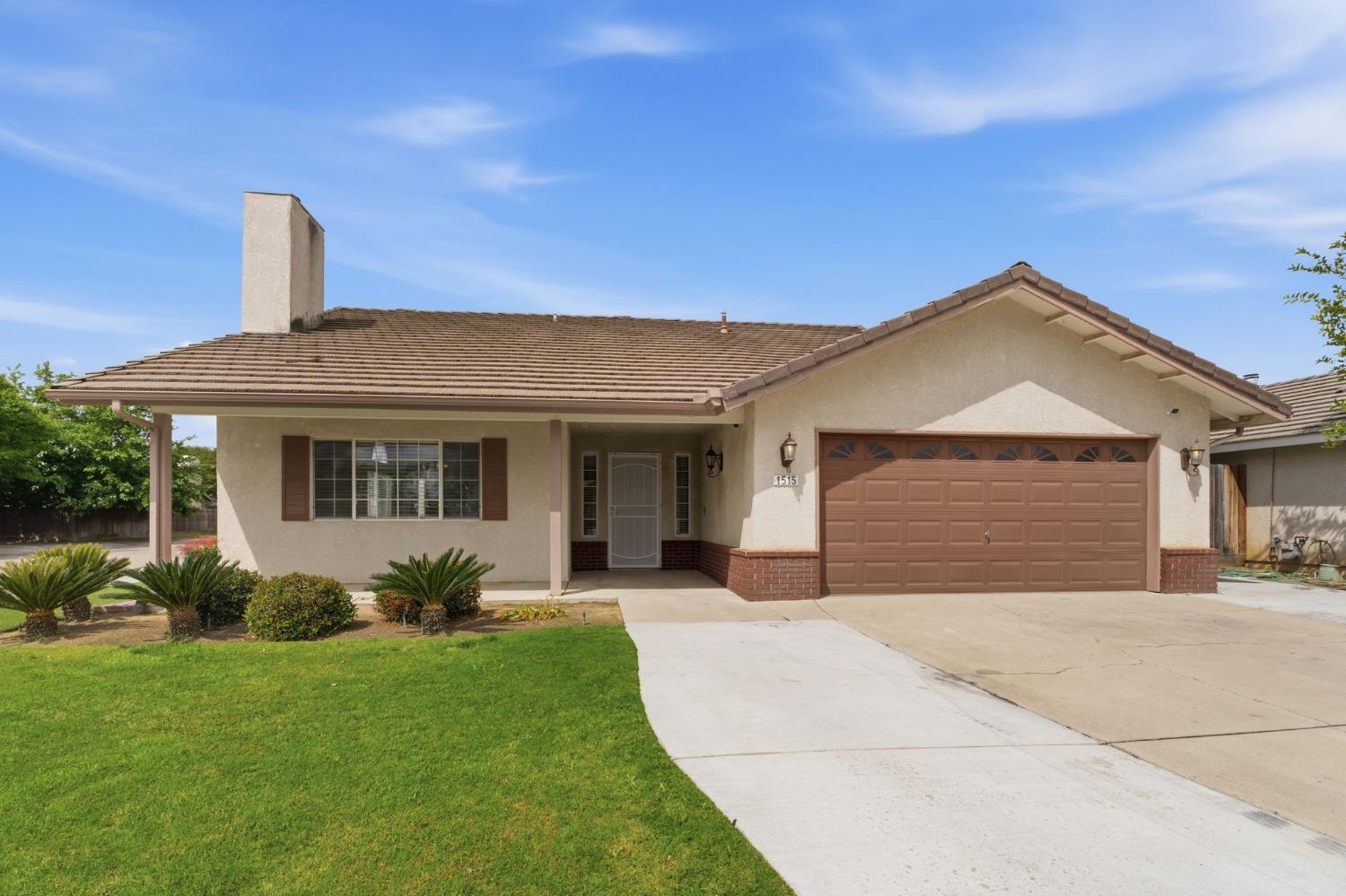 1515 Morgan Dr, Kingsburg, CA 93631