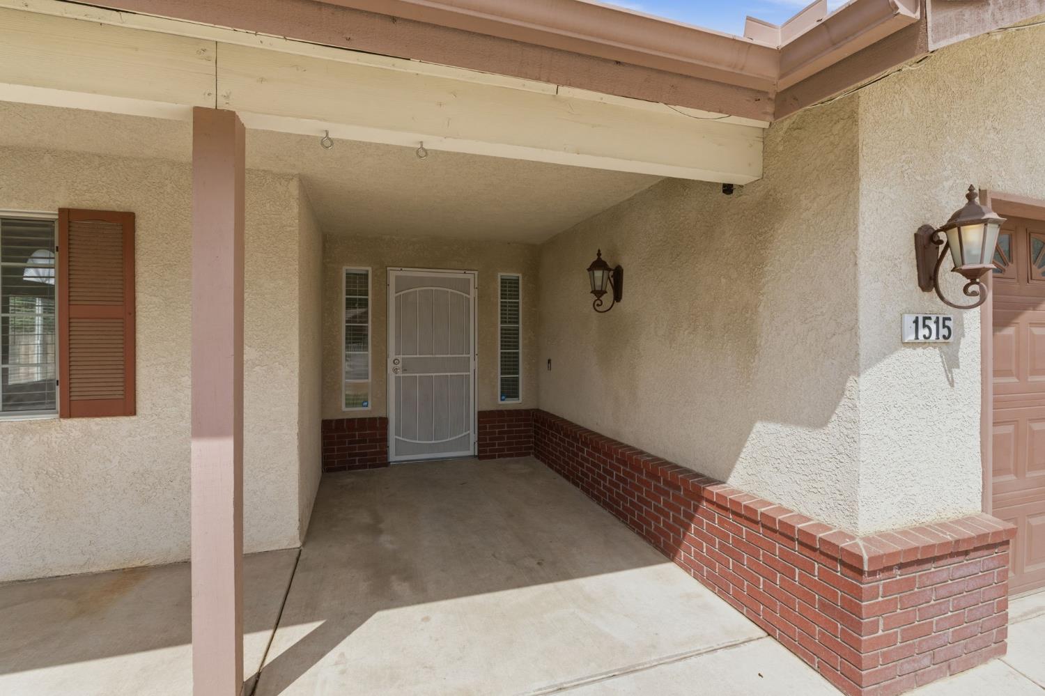 1515 Morgan Dr, Kingsburg, CA 93631