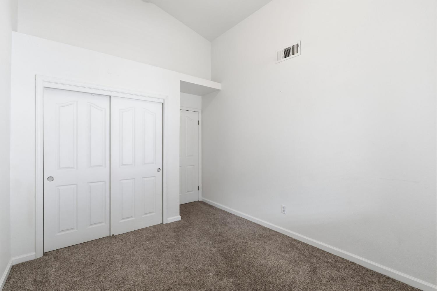 1515 Morgan Dr, Kingsburg, CA 93631