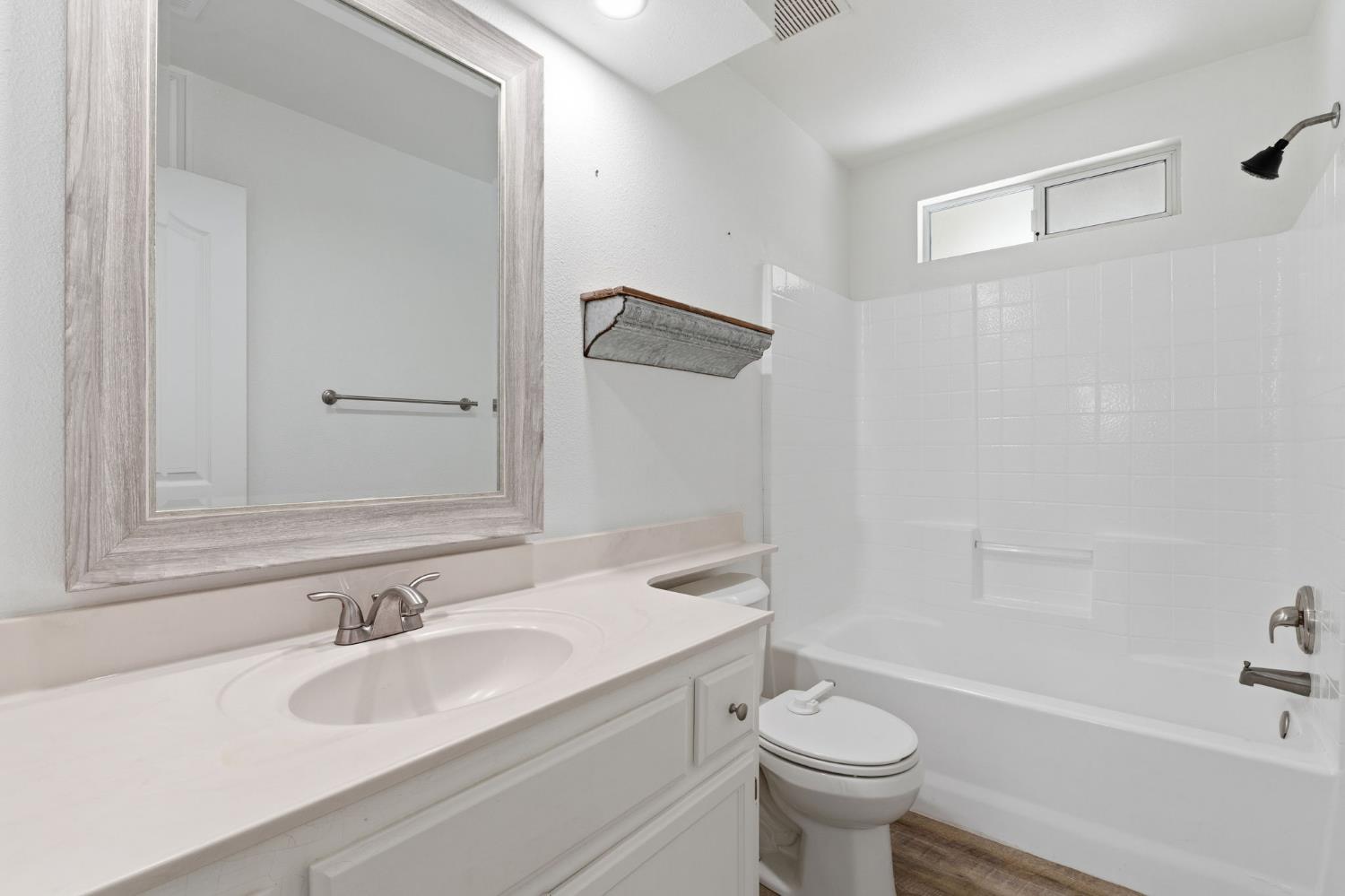 1515 Morgan Dr, Kingsburg, CA 93631