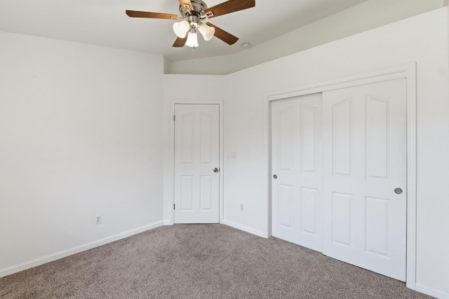 1515 Morgan Dr, Kingsburg, CA 93631