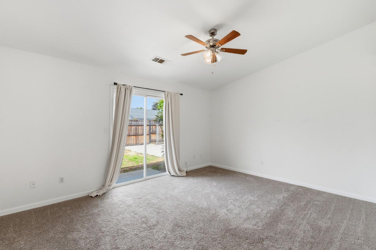 1515 Morgan Dr, Kingsburg, CA 93631