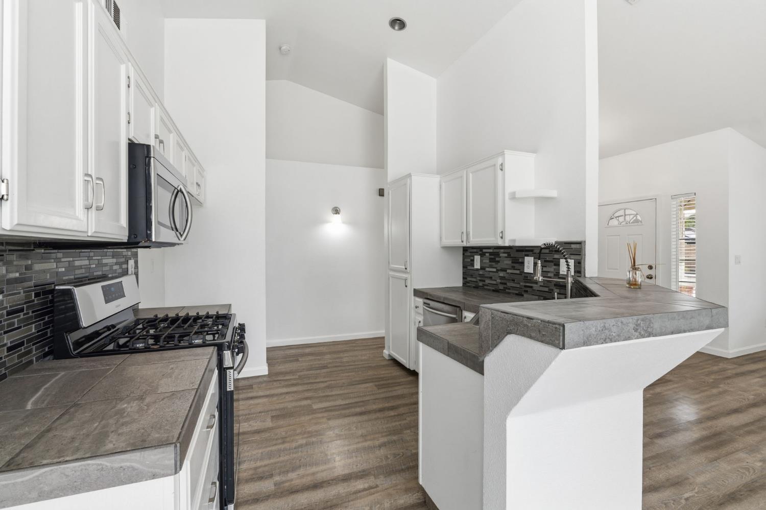 1515 Morgan Dr, Kingsburg, CA 93631