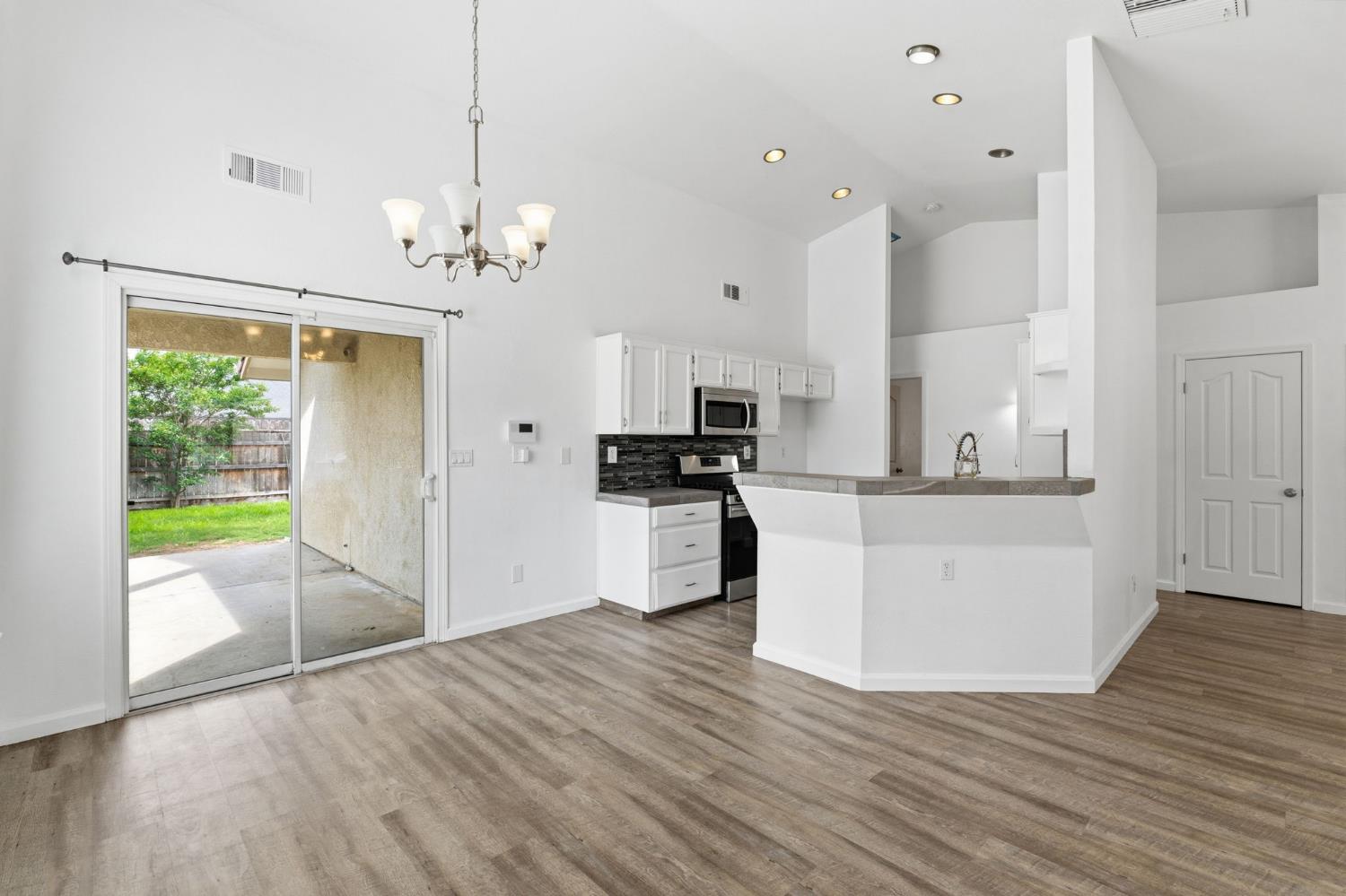 1515 Morgan Dr, Kingsburg, CA 93631