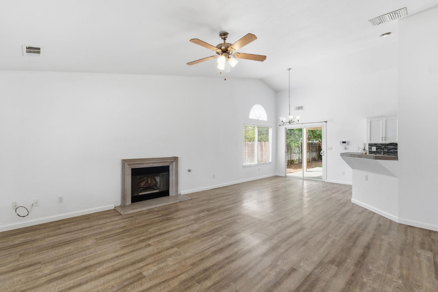 1515 Morgan Dr, Kingsburg, CA 93631