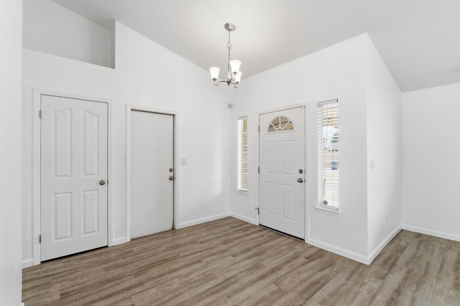 1515 Morgan Dr, Kingsburg, CA 93631