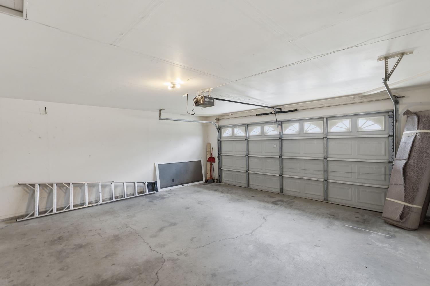 1515 Morgan Dr, Kingsburg, CA 93631