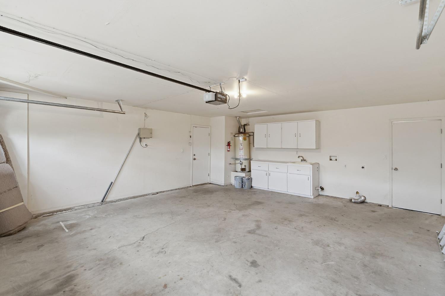 1515 Morgan Dr, Kingsburg, CA 93631